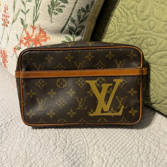 Louis Vuitton Compiegne 23 Clutch - Picture 1 of 10